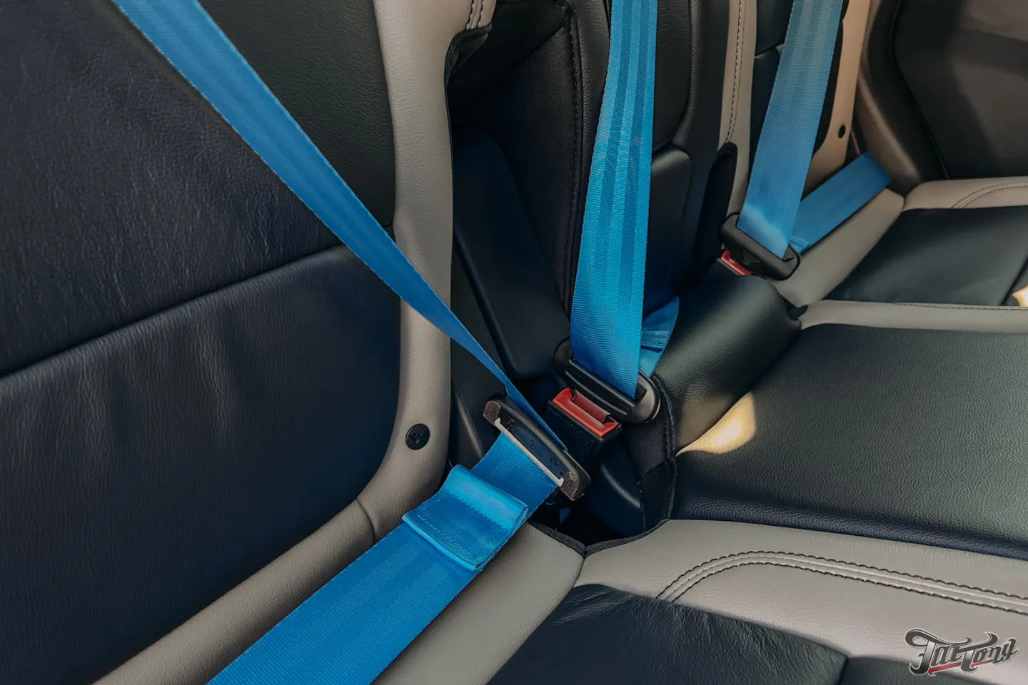 Тюнинг Ford Bronco, часть 2: новые цветные ремни безопасности. Как это делается?